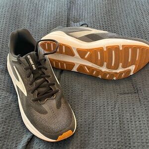 Brooks Men's Black Running Shoes